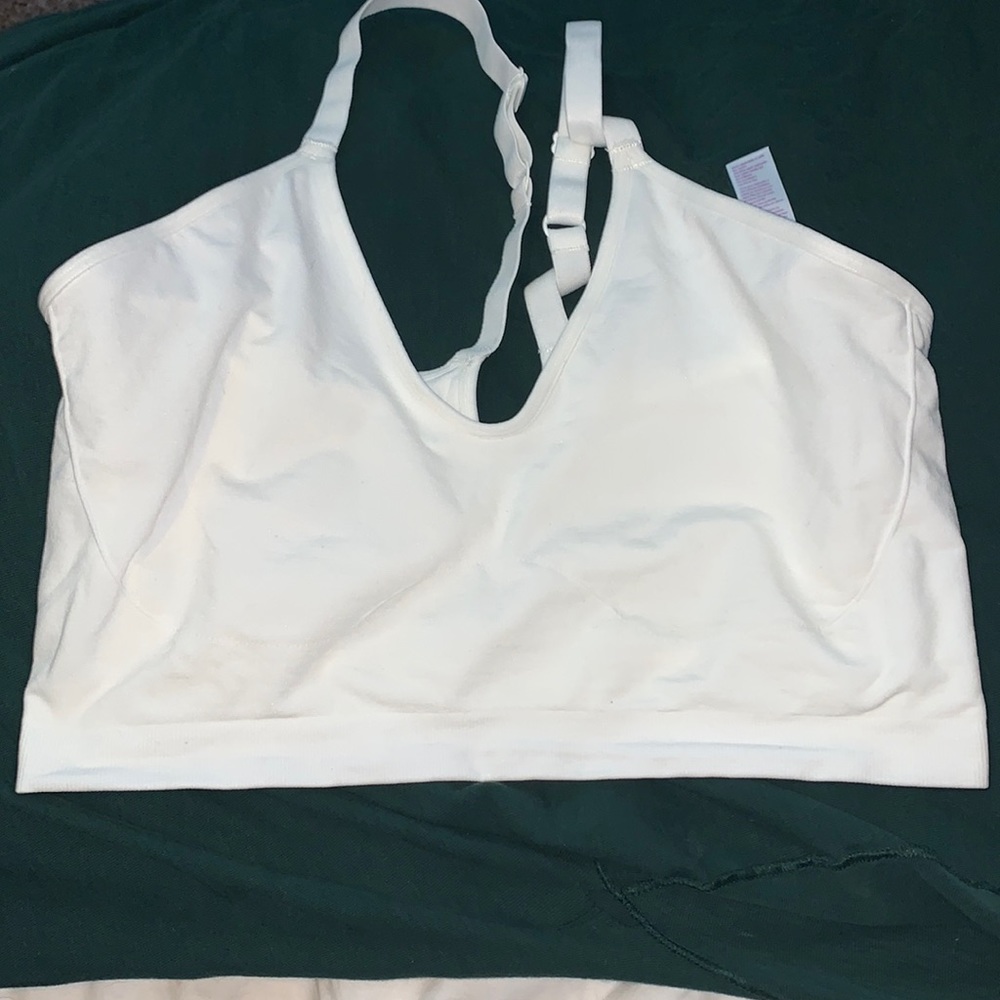NWOT Yitty Fabletics Nearly Naked Plunge Shaping Bra